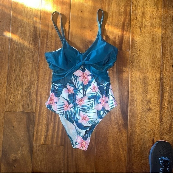 Aottori One Piece Swimsuit Size Small​ - Picture 3 of 5